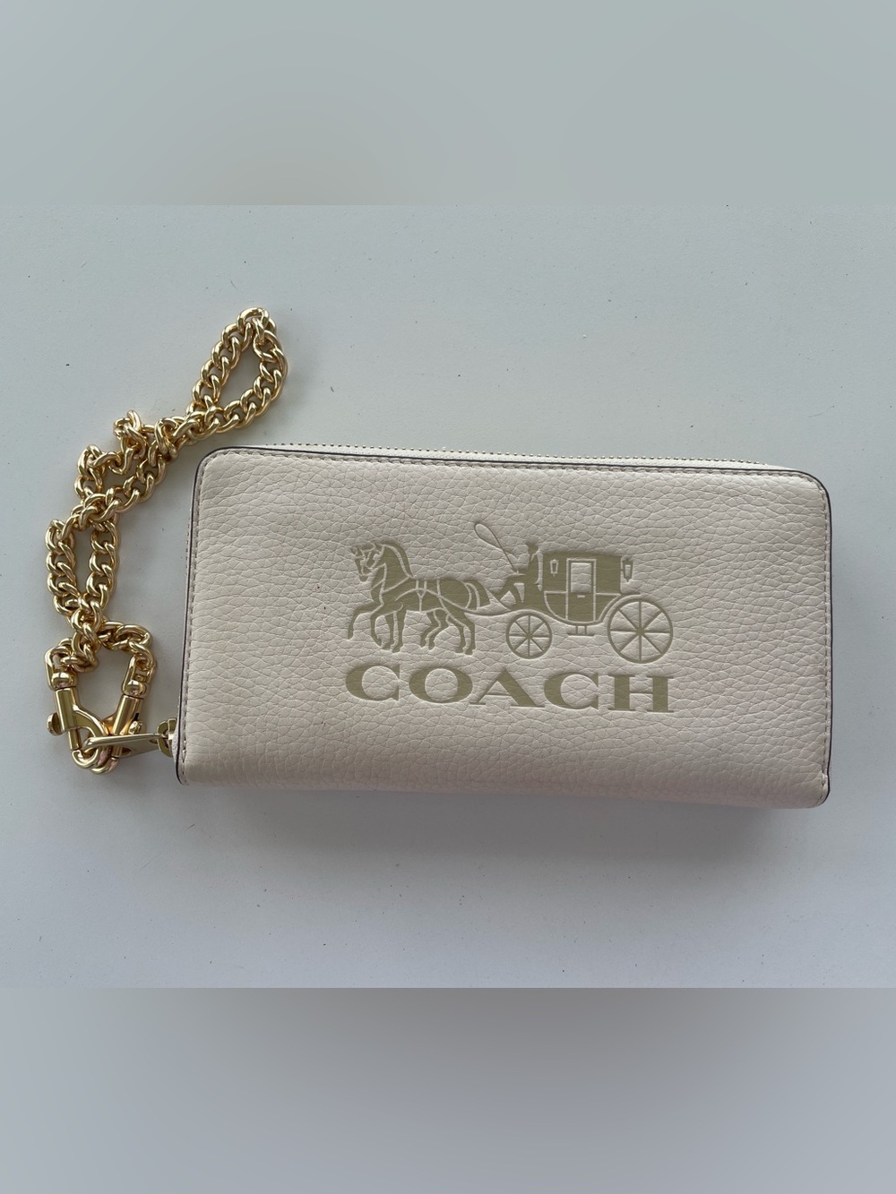 Authentic Coach Cream Leather Embossed Horse & Carriage Zip Wristlet like new